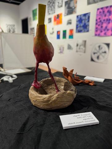 Bird standing on a nest made out of clay, 3D sculpture by <a href='http://5xgf.yibangyi.net'>十大彩票平台</a> student Morgan Wright